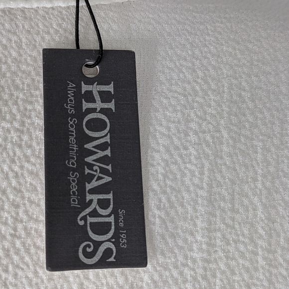 Howard's NWT Holiday Icon Christmas Penguin necklace silver gold - Picture 8 of 14